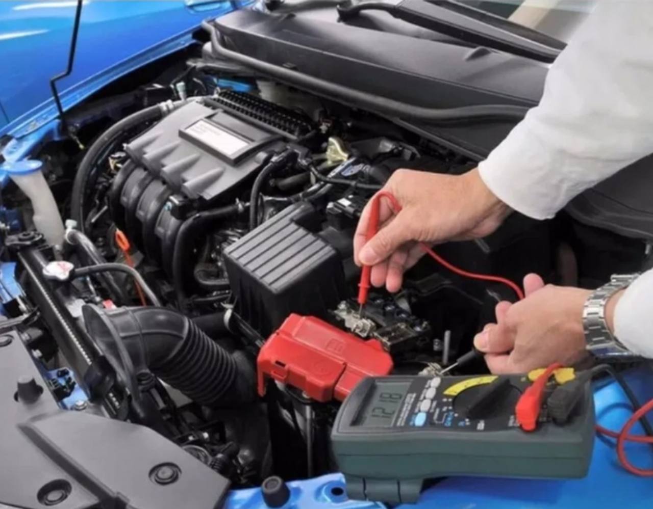 Testarea unei baterii auto cu un multimetru
